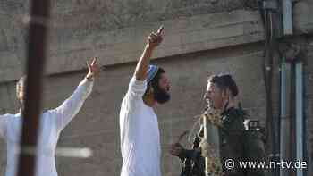 Krawalle im Westjordanland: Jüdische Extremisten spucken israelische Soldaten an