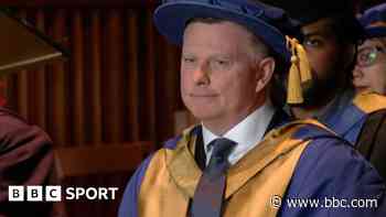 Emotional Robins thanks fans for honorary degree