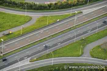 Vrouw overleeft zware crash op E17 niet: voertuig brandt uit op snelweg