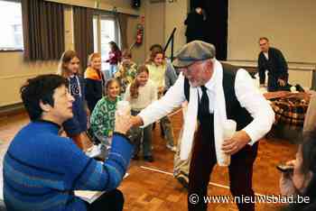 Toneelkring De Sparren viert zestigjarig bestaan met voorstelling ‘Ebenezer Schrogge’: “Een eigenzinnige bewerking van een bekend kerstverhaal”