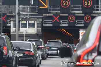 Vrachtwagenbestuurder wordt betrapt met gsm in de hand en mag het in de rechtbank komen uitleggen