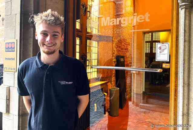 Kelner Nathan (22) redt leven van stikkende klant in Mechelse brasserie: “EHBO-diploma gehaald en dat heeft nu duidelijk geholpen”