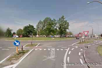 Man (51) vlamt met glas te veel op over rotonde tegen boom