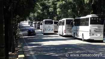 Stop ai bus turistici nel cuore di Roma. Ecco dove scatterà il divieto
