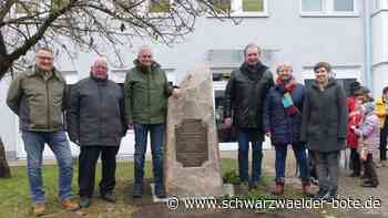 Andenken restauriert: In Calmbach wurde der Gedenkstein enthüllt