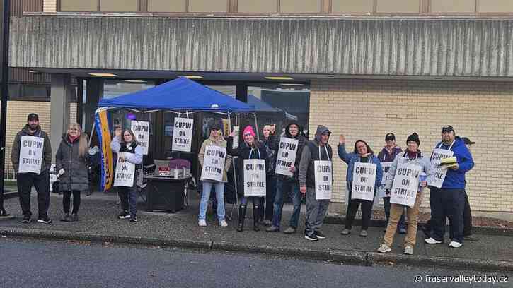 Canada Post says talks with postal workers’ union show ‘limited’ progress this weekend