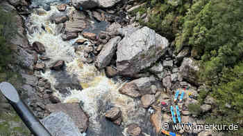 Bein von Kajakfahrer zwischen Felsen eingeklemmt – Rettungskräfte müssen noch vor Ort amputieren