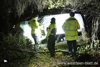 Auto durchbricht Geländer: 26-Jährige stirbt nach Sturz in die Tiefe