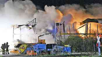 Großbrand in Feldkirchen-Westerham: Lagerhalle in Flammen