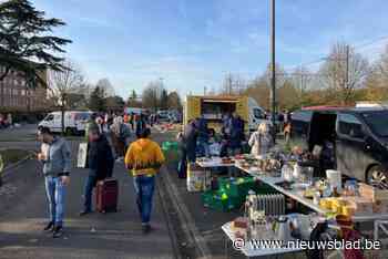 Na herhaalde inbreuken en overlast voor de buurt twee maanden geen rommelmarkt: “Namaak en gestolen spullen moeten eruit”