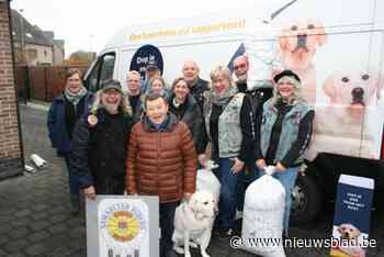 Motorvrienden droppen meer dan 200.000 drankdopjes bij Frank (65): “Acties voor geleidehonden zijn meer dan ooit nodig”