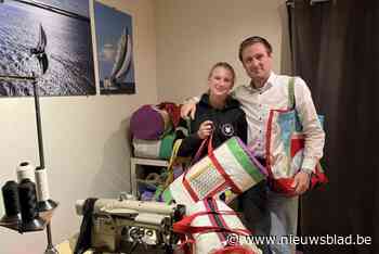 Gezin maakt shop- en reistassen uit oude zeilen voor De Warmste Week: “We haalden er een industriële naaimachine voor in huis”