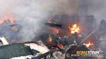 Incendio a Roma, preoccupa la qualità dell'aria. Arpa al lavoro per i monitoraggi