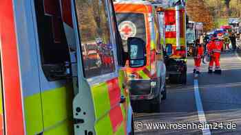 Schwerer Unfall in Waging - wohl Auto und Bus beteiligt