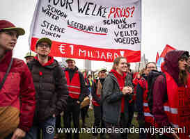Studenten demonstreren voor het ministerie van Onderwijs