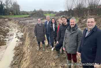 “Hier willen we water bezighouden”: strategische wei wordt buffer tegen overstromingen en zone om te ravotten