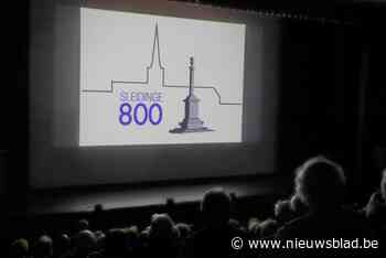 “De hele zaal zong mee”: mensen halen massaal herinneringen op aan viering 800 Jaar Sleidinge