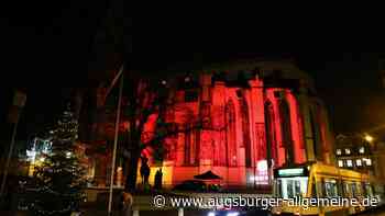 Am Mittwochabend leuchtet der Augsburger Dom in Rot