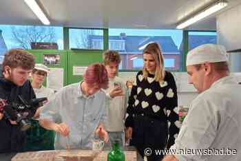 Warmste Schoolbus houdt halt in MSKA waar bakkerijafdeling hartjes en Dubai-chocoladerepen verkoopt