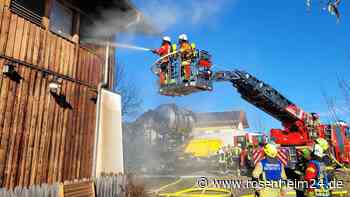 „Große Stichflammen“ fordern 120 Einsatzkräfte in Schonstett – So ist die Lage im Spänebunker