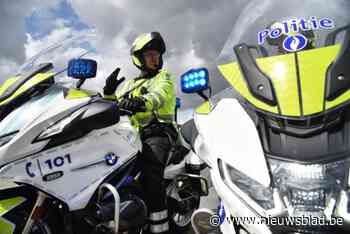 Auto in sloot in Alken: 88-jarige man uit Wellen lichtgewond