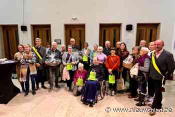 Winnaars wandelzoektocht Toerisme Rupelstreek nemen prijs in ontvangst
