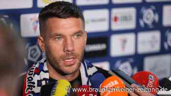 Poldi brutal: Lukas Podolski wird ausgebuht und beschimpft