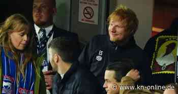 Live-Interview mit Fußballtrainer gecrasht: Ed Sheeran entschuldigt sich