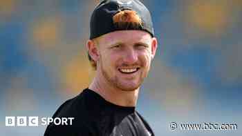 England's Cox out of New Zealand series with broken thumb