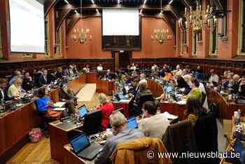 LIVE Politiek Gent. Geen bitse sfeer, wel nieuwe verhoudingen: laatste gemeenteraad voor de grote stoelendans in Gent