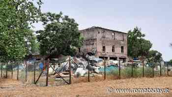 Parco delle carrozze, urge la bonifica e la demolizione del casale. C’è pericolo di crollo
