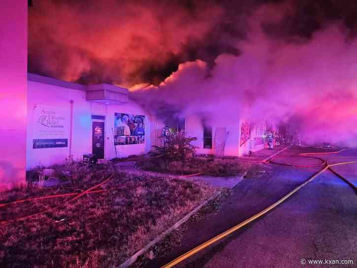 Vacant building in east Austin catches fire Tuesday morning