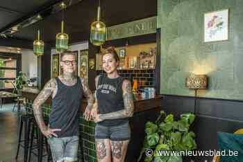 Dagmar en Ines van The Liner stellen hun artwork en juwelen tentoon