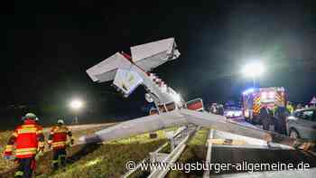 Flugzeugabsturz im Landkreis Würzburg: Kleinflieger stürzt auf Landstraße