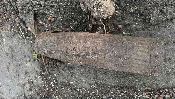 Lelystad - Explosief gevonden bij graafwerkzaamheden, EOD brengt het tot ontploffing