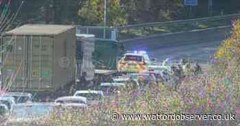 Arrest after police shut M25 in hunt for 'car criminals'