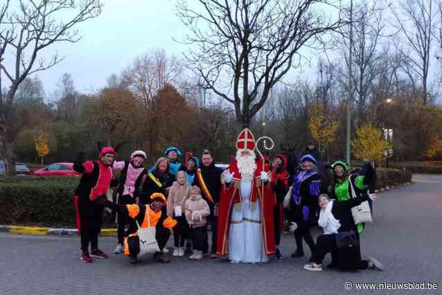 Sint trekt opnieuw met paard en kar door de straten
