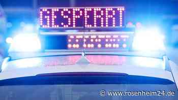 Stundenlange Sperrung der A9 in Oberbayern - Lkw kracht gegen Schutzmauer