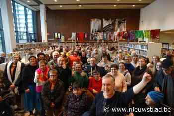 Creatievelingen met beperking tonen hun werk in bibliotheek: “Hartverwarmende én draagbare werken”