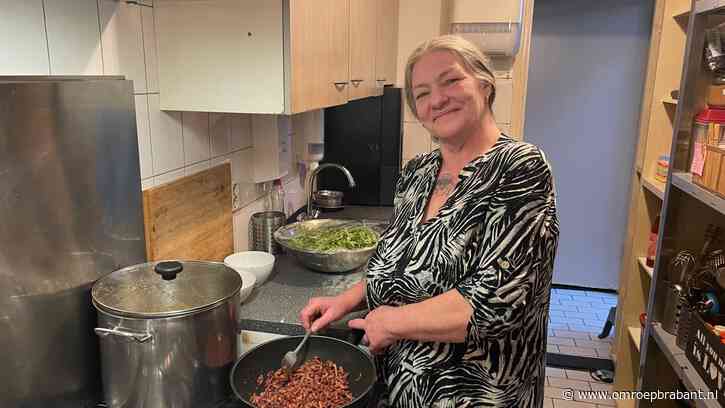 Linda kookt voor de mensen in haar buurt die dat zelf niet kunnen