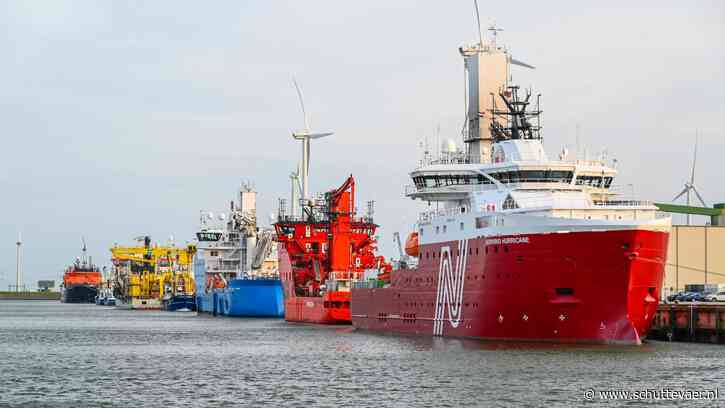 Offshorevloot komt bij stormachtig weer naar binnen