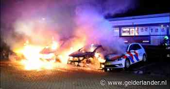 ‘Een héle harde dreun’, daarna volgt de vuurzee: zo gingen vier Tielse politieauto's in vlammen op