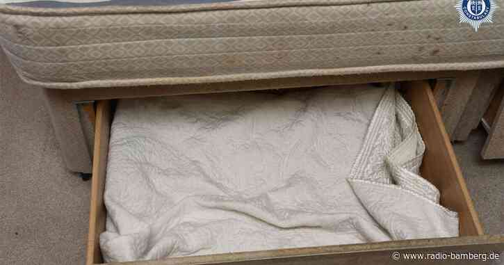 Misshandlung in England: Frau versteckte Kind in Schubfach