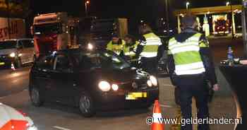 Grote politieactie op A2 bij Zaltbommel, douane en Belastingdienst ook aanwezig