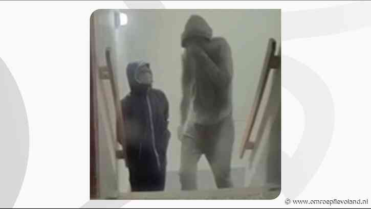 Almere - Gewapende mannen jatten dure horloges en vluchten op fatbike, politie zoekt getuigen