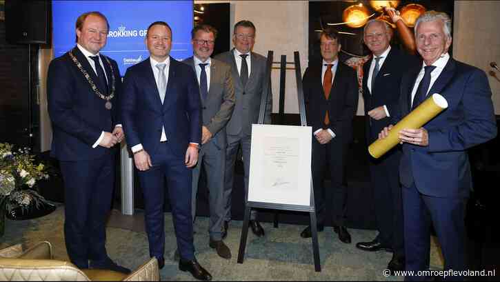 Almere - Groothandel in kunstmest uit Almere krijgt Predicaat Koninklijk