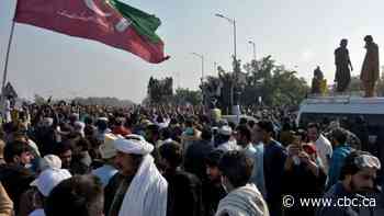 Security forces in Pakistan launch operation to disperse Imran Khan's supporters from streets