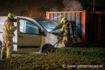 Brandgeur leidt naar brand in bestelbus