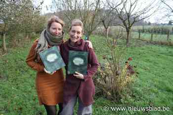 Sien (38) en Nele (36) brengen oude plantenverhalen opnieuw tot leven: “Stinkende gouwe stond niet in de tuin van Eden”