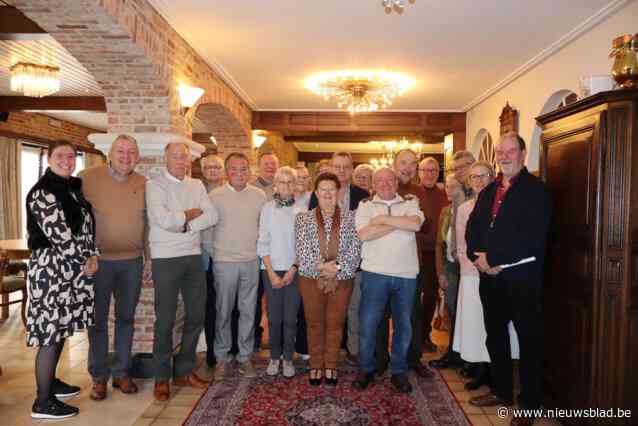 70-jarige klasgenoten van gemeenteschool Eine voor het eerst weer samen